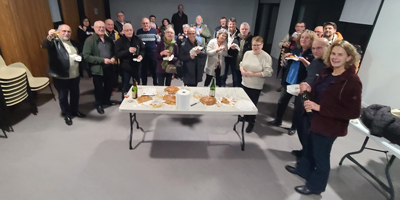 Cette photo mémorable immortalise ce moment unique, où les yeux de tous étaient rivés tant sur les galettes que sur les breuvages divins. AG 2024